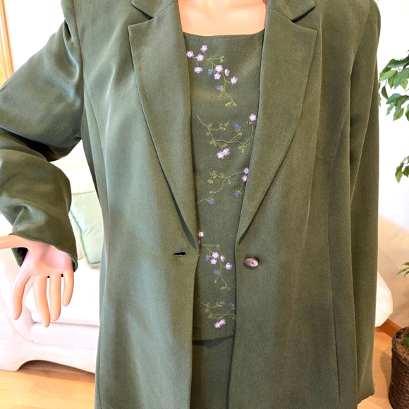 COPY - Jones New York 4-Piece Woman's Green Silk Suit, Size 12 Jacket, Pant, Sk… - Picture 11 of 16